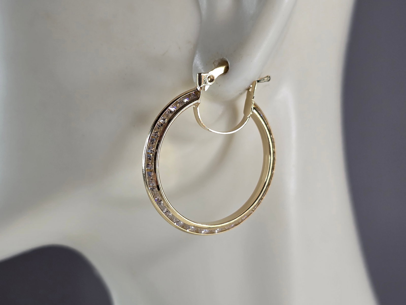 Womens 14K Yellow Gold CZ Hoop Earrings: A LOVELY PAIR OF WOMENS 14K YELLOW GOLD CZ HOOP EARRINGS. THE EARRINGS WEIGH 3.0g, AND MEASURE 1 1/8" LONG BY 1" WIDE. ANY QUESTIONS, PLEASE DON'T HESITATE TO ASK. BE SURE TO CHECK OUT SOME OF MY OTHE