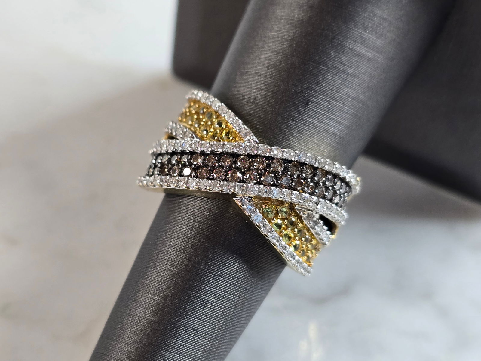 Womens Estate 14K Yellow Gold Sapphire White Chocolate Diamond Ring: FOR SALE IS THIS 14K YELLOW GOLD RING WITH YELLOW SAPPHIRE STONES WITH COCOA & WHITE DIAMONDS IN IT. THE RING WEIGHS 6.8g, AND IS A SIZE 7.0. RING IS STAMPED "14K SOL" ON THE INSIDE. THIS MAKES A LOVE