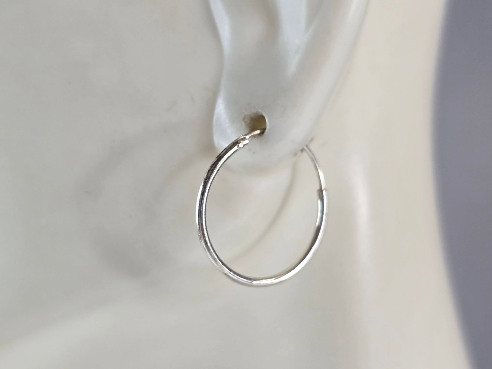 Womens Vintage Estate Sterling Silver Hoop Earrings (1 of 3)
