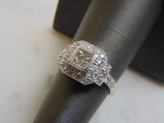 Women's 14K White Gold Diamond Ring: FOR SALE IS THIS 14K WHITE GOLD DIAMOND RING WITH ABOUT 1.1cts OF DIAMONDS IN IT. THE RING WEIGHS 4.4g. THE SIZE OF THE RING IS A 6.75. THE WIDTH OF THE RING IS 3/8". THIS MAKES A LOVELY GIFT FOR THAT