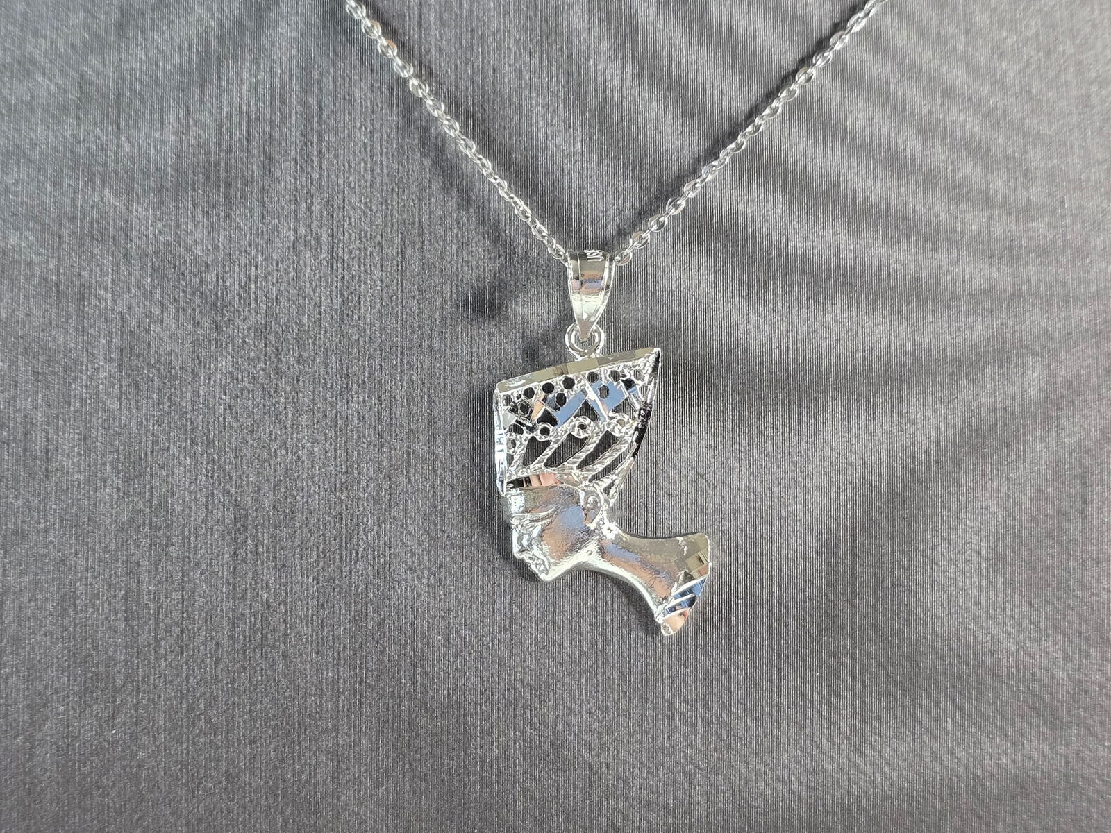 Womens Sterling Silver Queen Nefertiti Pendant Necklace (1 of 4)