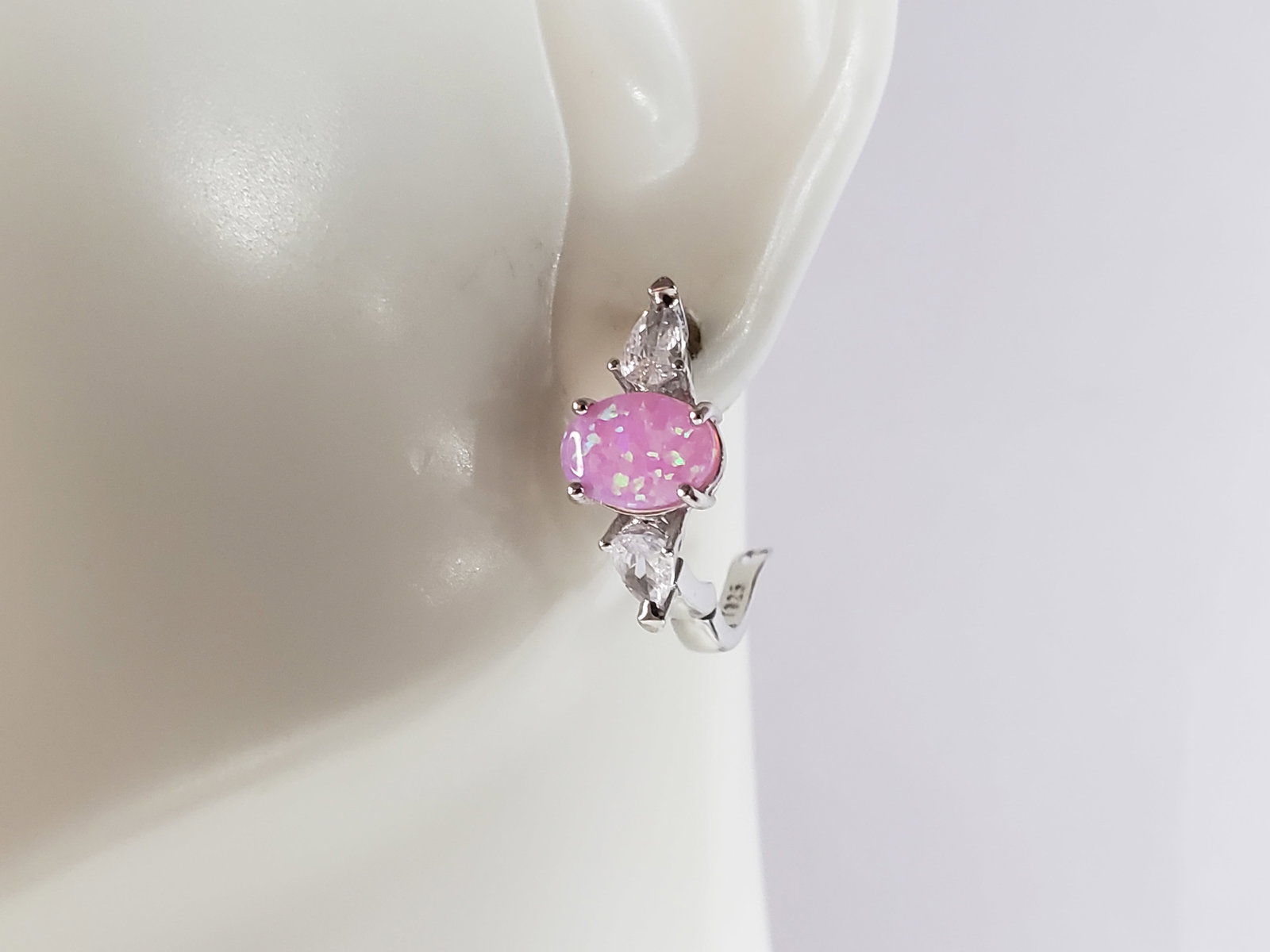 Womens Vintage Estate Sterling Silver Pink Opal Stone Earrings: A WOMENS ESTATE STERLING SILVER OPAL STONE PENDANT. NOT SURE IF STONES ARE REAL OR MAN MADE. THE PENDANT WEIGHS 2.0g AND MEASURES 1" LONG BY 1/4" WIDE. MAKES A GREAT GIFT FOR THAT SOMEONE SPECIAL. IF