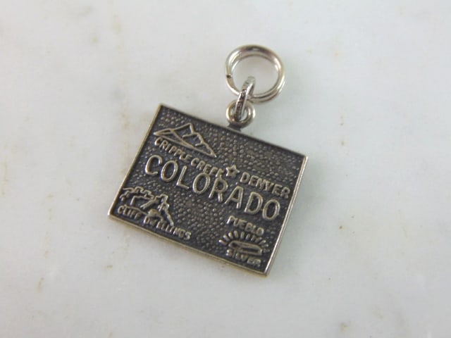Womens Vintage Estate Sterling Silver Colorado Charm: FOR SALE IS THIS WOMENS VINTAGE ESTATE STERLING SILVER COLORADO CHARM. CHARM WEIGHS 2.2g AND MEASURES 1" LONG BY 3/4" WIDE. MAKES A GREAT GIFT FOR THAT SOMEONE SPECIAL. IF ANY QUESTIONS, PLEASE ASK. B