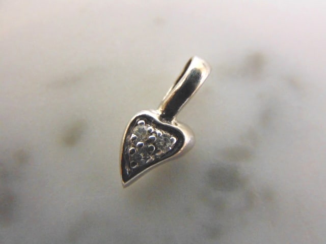Womens Vintage Estate Sterling Silver Heart Pendant (1 of 2)