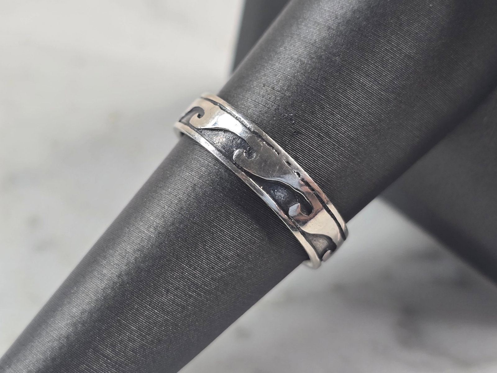 Womens Vintage Estate Sterling Silver Modernist Wave Ring (1 of 5)