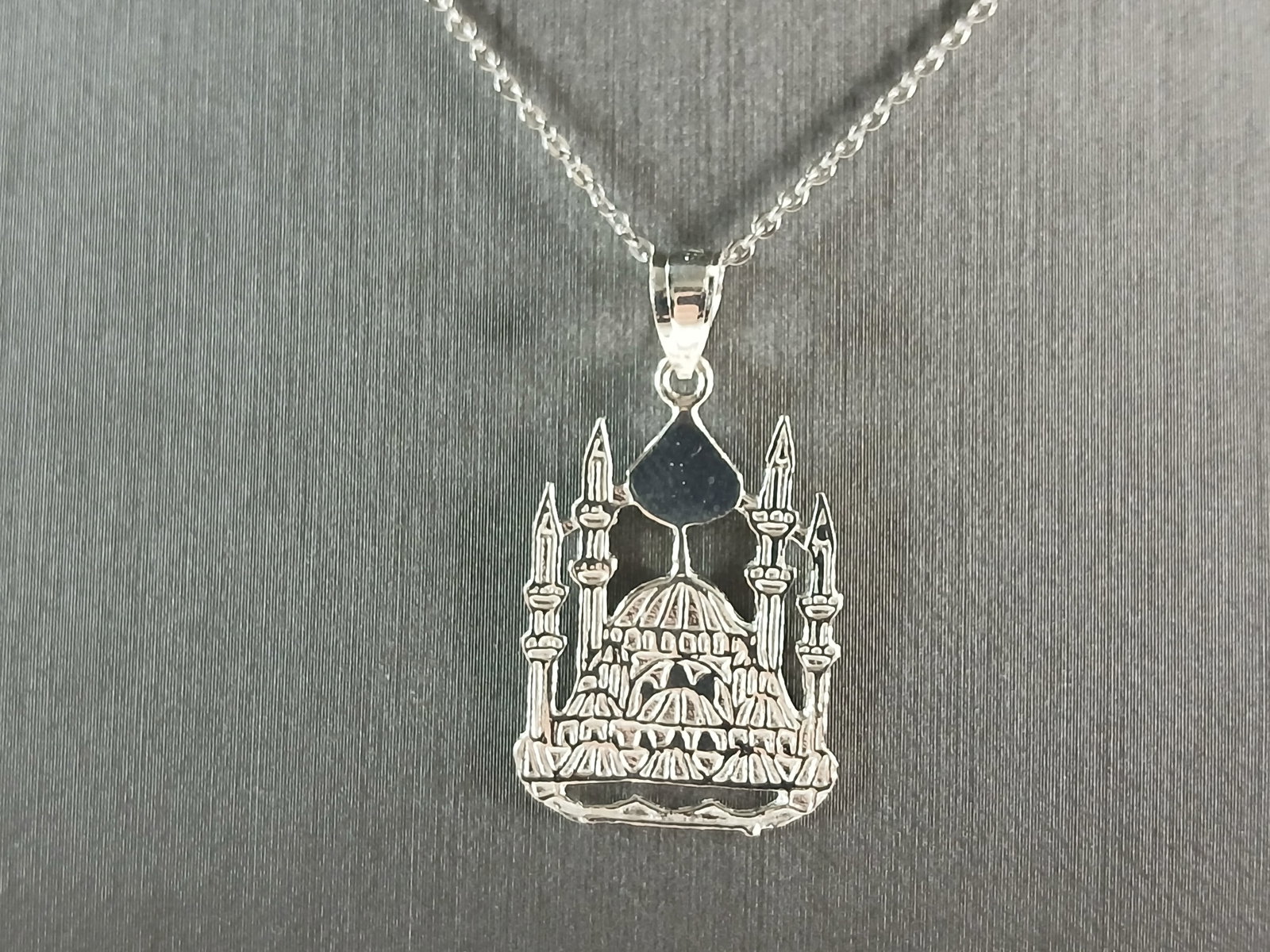 Sterling Silver Religious Muslim Islam Mosque Pendant Necklace: A STERLING SILVER RELIGIOUS MUSLIM ISLAM , MOSQUE PENDANT WITH NECKLACE . THE PENDANT MEASURES 1 1/8" LONG BY 5/8" WIDE. THE NECKLACE MEASURES 18" LONG, AND IS ADJUSTABLE TO 16" LONG. THE TOTAL WEIGHT