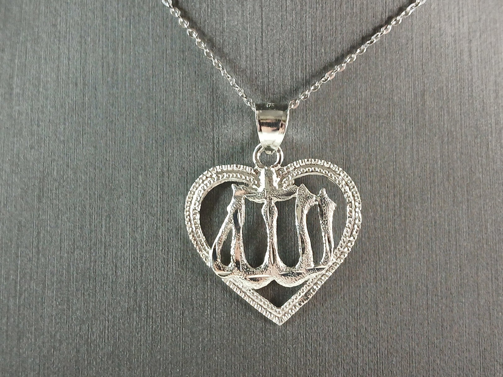 Sterling Silver Religious Muslim Allah Heart Pendant Necklace: A WOMENS STERLING SILVER MUSLIM ALLAH HEART PENDANT WITH NECKLACE. THE PENDANT WITH NECKLACE WEIGHS 4.4g. THE PENDANT MEASURES 1 1/4" LONG BY 1 1/8" WIDE. THE NECKLACE MEASURES 18" LONG AND IS ADJUSTA
