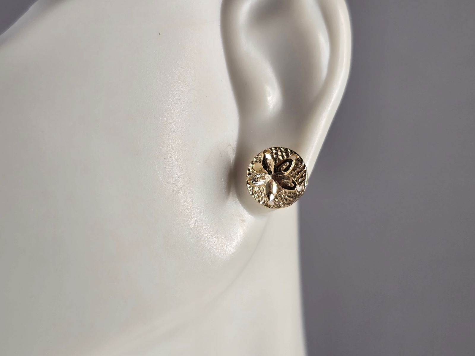 Womens Vintage Estate 14K Yellow Gold Stud Sand Dollar Earrings (1 of 4)