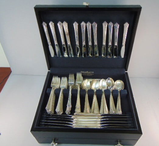 Heirloom Sterling Silver Damask Rose Flatware Set 179Pc (1 of 12)