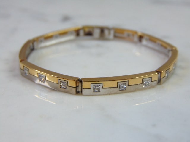 VS One & Co 18K Yellow & White Gold Diamond Bracelet: FOR SALE IS THIS LOVELY WOMENS VINTAGE ESTATE VS ONE & CO. 18K YELLOW & WHITE GOLD BRACELET WITH ABOUT 2cts OF DIAMONDS. THE BRACELET MEASURES 6 5/8" LONG BY 1/4" WIDE, AND WEIGHS 17.4g. WOULD MAKE A