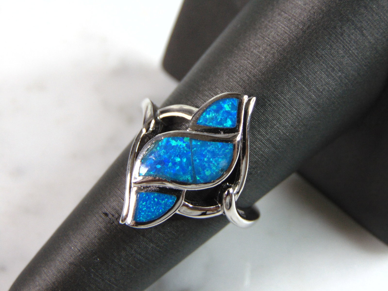 Womens Estate Sterling Silver Modernist Blue Opal Ring: A WOMENS ESTATE STERLING SILVER MODERNIST OPAL COLORED RING. THE RING IS A SIZE 8.0 AND WEIGHS 5.2g. NOT SURE IF STONE IS NATURAL OR MAN MADE. THE RING MAKES A BEAUTIFUL GIFT FOR THAT SOMEONE SPECIAL.