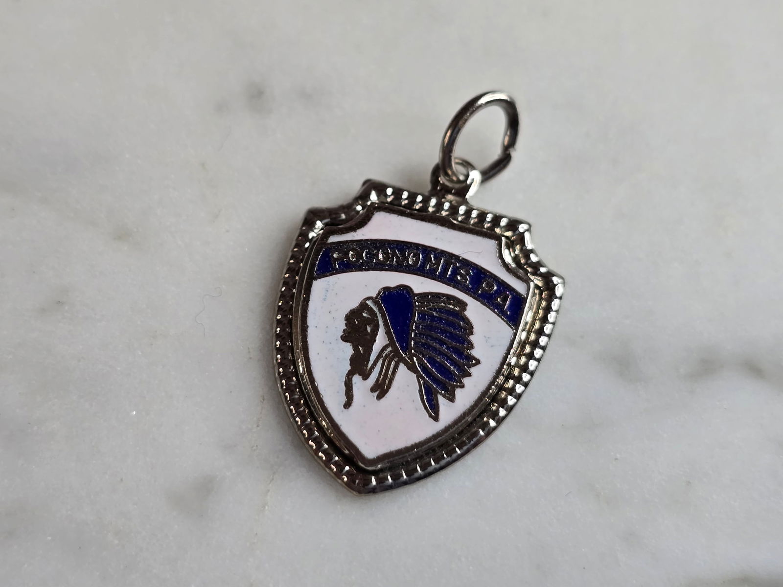 Womens Vintage Estate Sterling Silver Pocono Mts PA Charm: WOMEN'S VINTAGE ESTATE STERLING SILVER POCONO MOUNTAINS, PA CHARM . CHARM MEASURES 1" LONG BY 5/8" WIDE, AND WEIGHS 2.3g. MAKES A GREAT GIFT FOR THAT SOMEONE SPECIAL. ANY QUESTIONS, PLEASE ASK. BE SUR