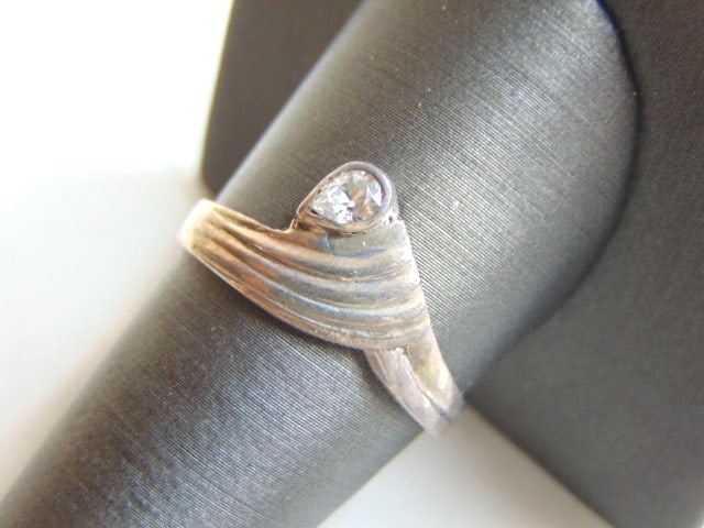 Womens Vintage Estate Sterling Silver CZ Ring (1 of 3)