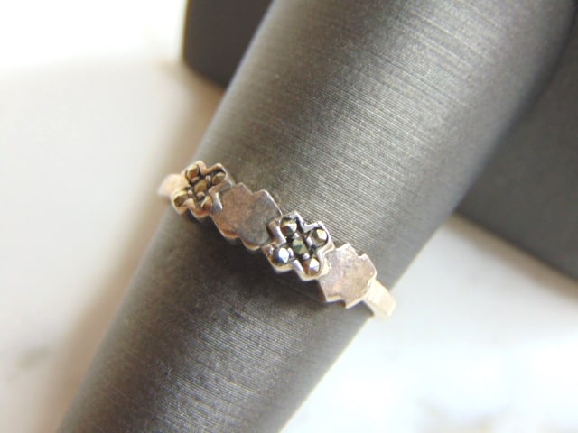 Womens Vintage Estate Sterling Silver Ring (1 of 4)