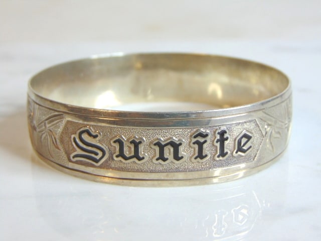Womens Vintage Estate Sterling Silver Sunite Bracelet: A WOMENS VINTAGE ESTATE STERLING SILVER SUNITE BRACELET. THE BRACELET WEIGHS 53.3g AND MEASURES 3/4" WIDE. THE INNER CIRCUMFERENCE MEASURES ABOUT 8 1/2". BRACELET HAS ENGRAVINGS ON THE INSIDE. MAKES A
