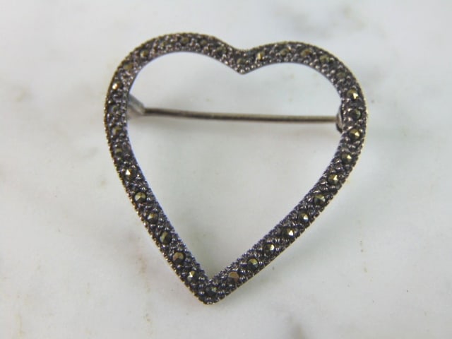 Womens Vintage Estate Sterling Silver Heart Brooch (1 of 2)
