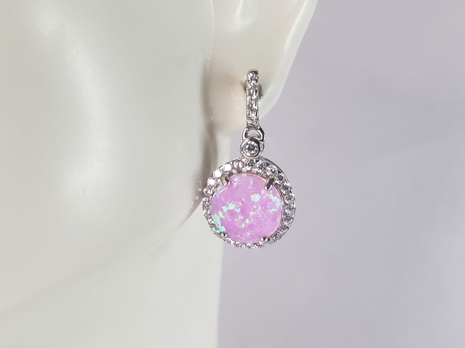 Womens Vintage Estate Sterling Silver Pink Opal Stone Earrings: A PAIR OF WOMENS STERLING SILVER OPAL COLORED EARRINGS THAT WEIGH 3.6g AND MEASURES 3/4" LONG BY 1/2" WIDE. NOT SURE IF STONES ARE REAL OR MAN MADE. ANY OTHER QUESTIONS, PLEASE DO NOT HESITATE TO ASK.