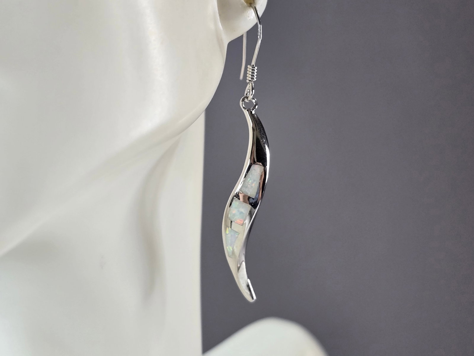 Womens Estate Sterling Silver Modernist Opal Earrings: WOMENS ESTATE STERLING SILVER MODERNIST OPAL COLORED EARRINGS THAT WEIGH 4.2g. EARRINGS MEASURE 1 3/4" LONG BY 1/4" WIDE. NOT SURE IF STONES ARE REAL OR MAN MADE. ANY QUESTIONS, PLEASE DO NOT HESITATE