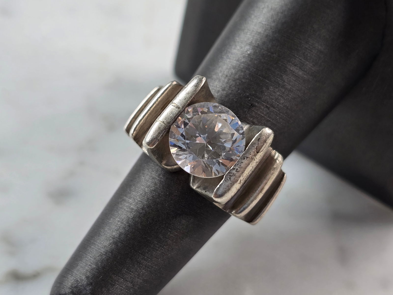 Womens Vintage Estate Sterling Silver CZ Ring (1 of 6)