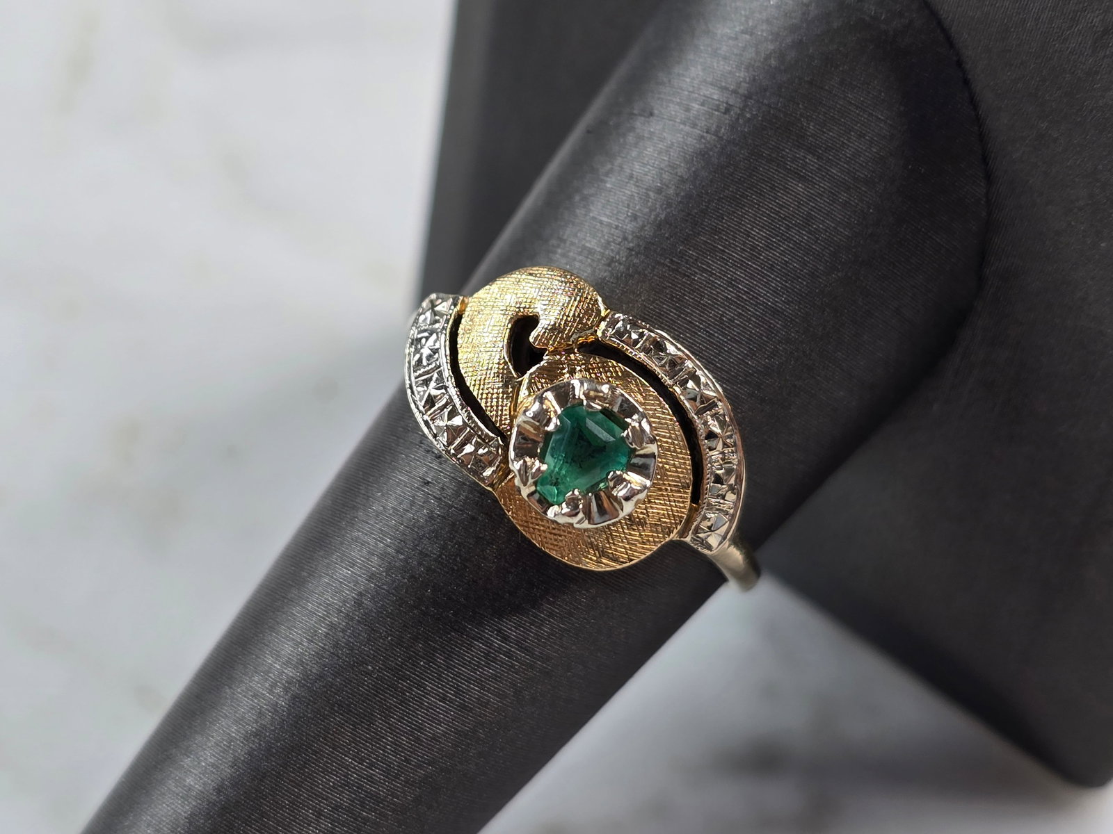 Womens Vintage 14K Yellow & White Gold Ring w/ Emerald: FOR SALE IS THIS WONDERFUL WOMENS 14K YELLOW & WHITE GOLD RING WITH AN EMERALD STONE. THE RING WEIGHS 4.6g. THE SIZE OF THE RING IS A 9.25. THE STONE IS ABOUT .30cts. ANY QUESTIONS PLEASE DO NOT HESIT
