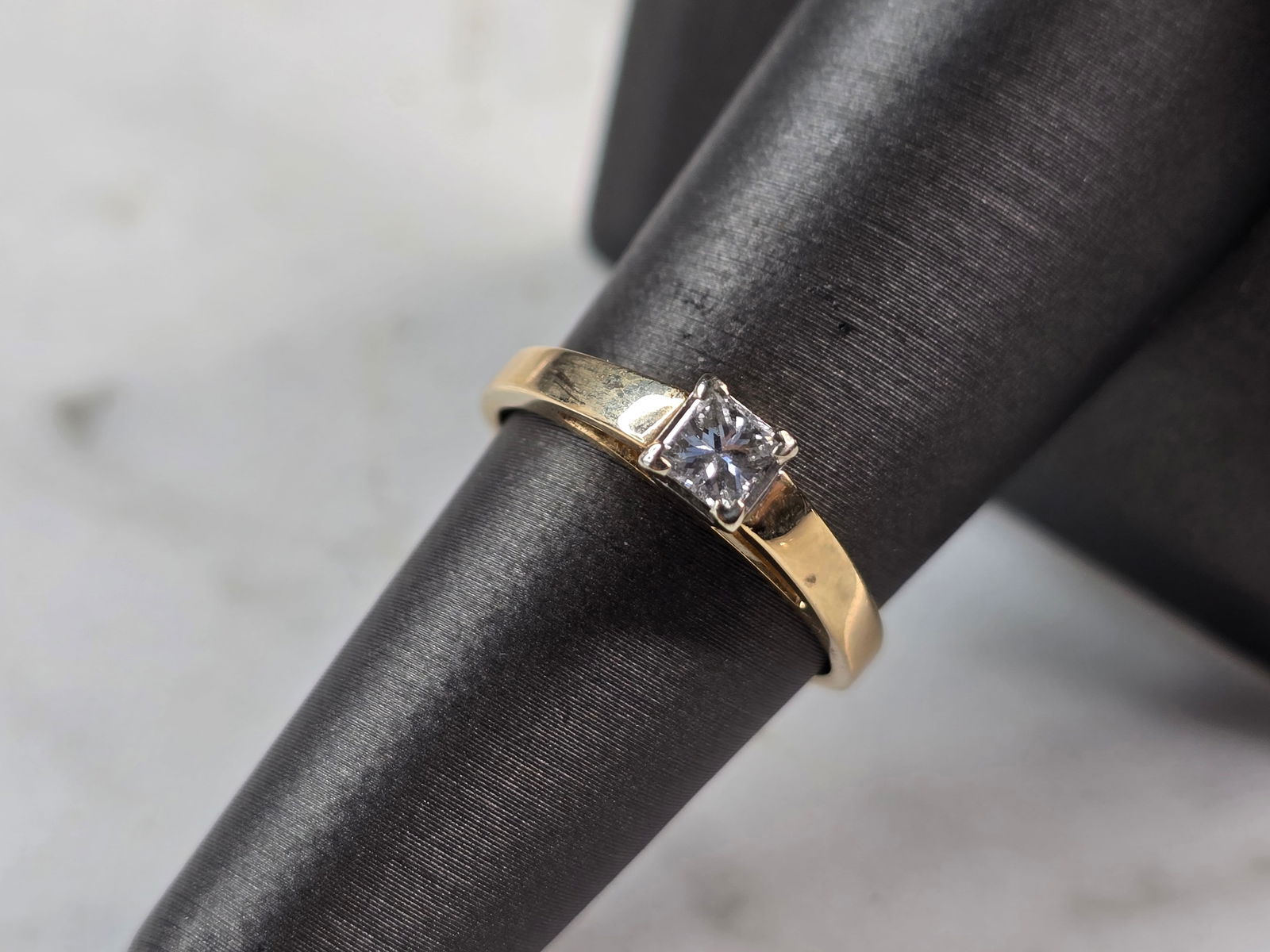 Womens Vintage Estate 14K Yellow Gold Diamond Ring (1 of 6)