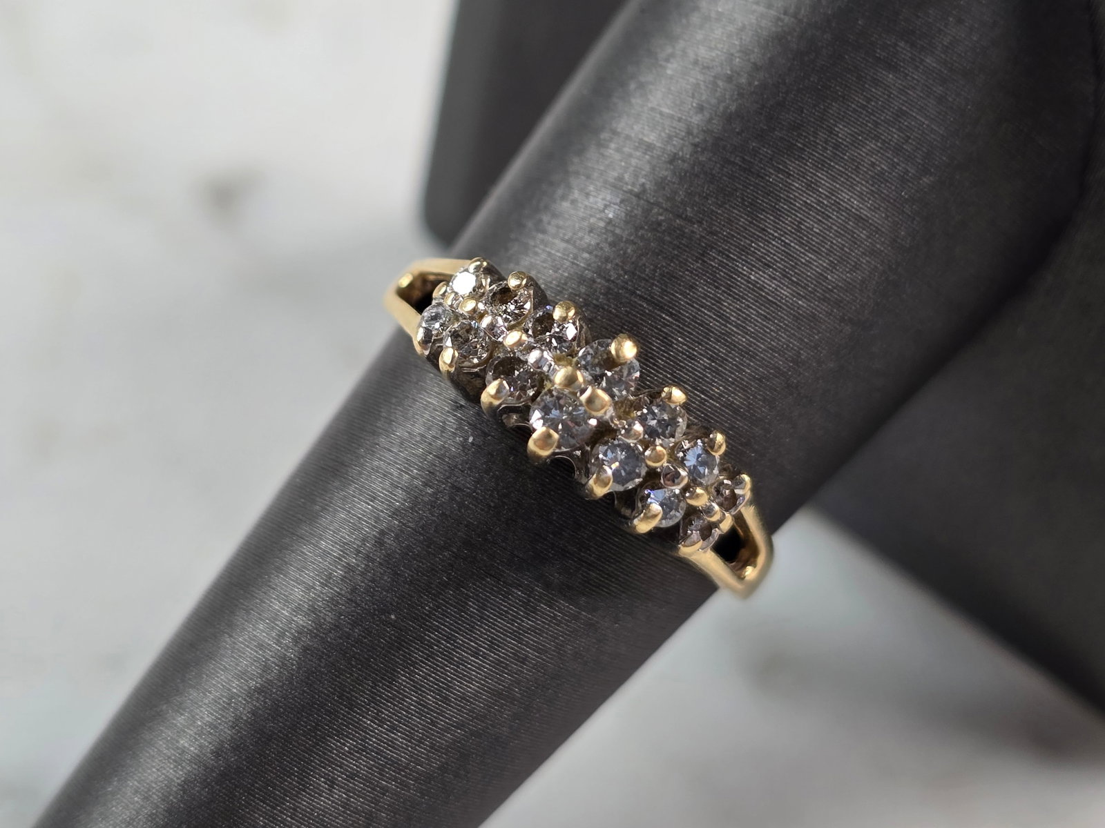 Womens Vintage Estate 14K Yellow Gold Diamond Cluster Ring: A WOMENS VINTAGE ESTATE 14K YELLOW GOLD DIAMOND CLUSTER RING WITH ABOUT 0.46cts OF DIAMONDS. THE TOTAL WEIGHT IS 3.3g, AND IS A SIZE 8.25. RING IS MARKED "14KP, MAGIC-GLO. THE "P" STANDS FOR PLUMB NOT