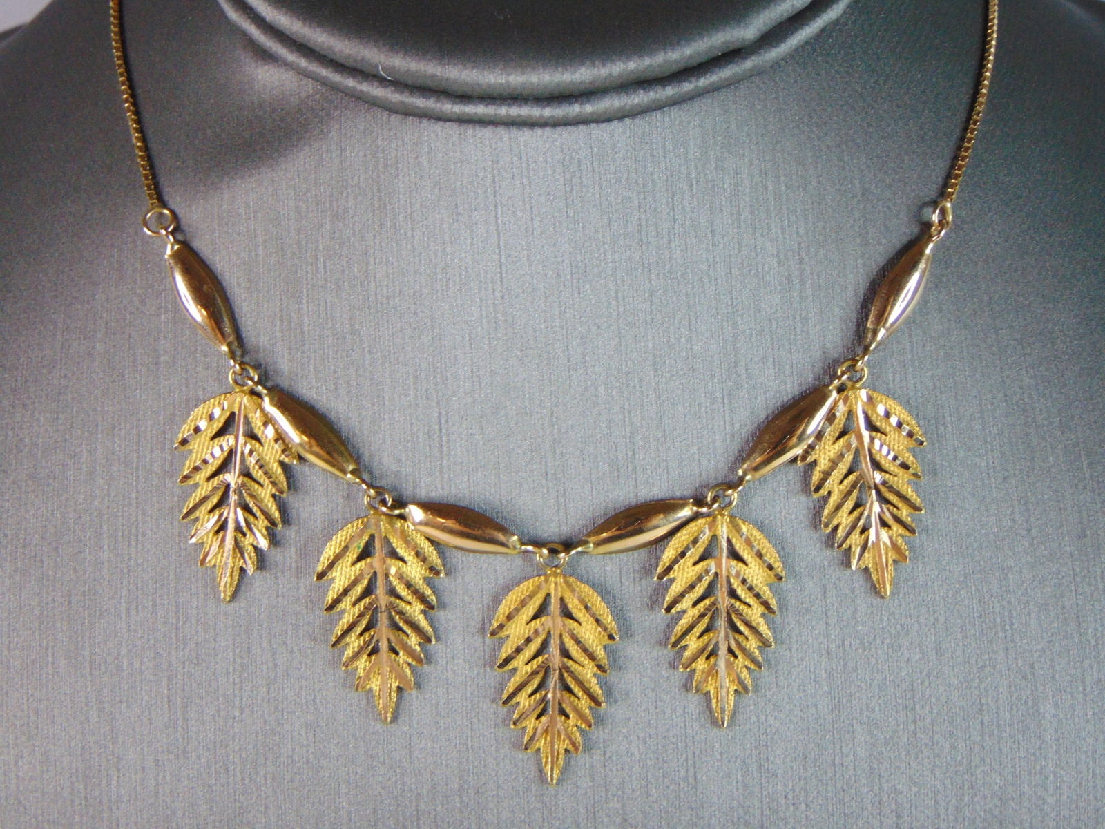 Womens Vintage Estate 14K Yellow Gold Palm Leaf Necklace (1 of 3)