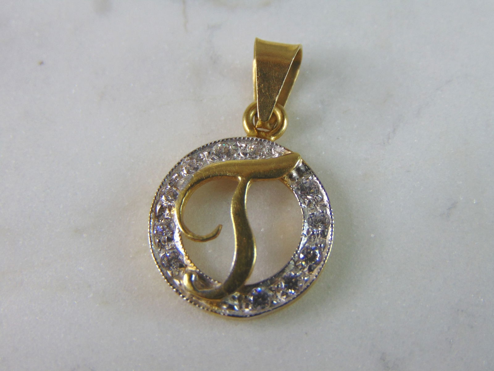 Womens Vintage Estate 18K Yellow Gold Letter T Pendant (1 of 3)