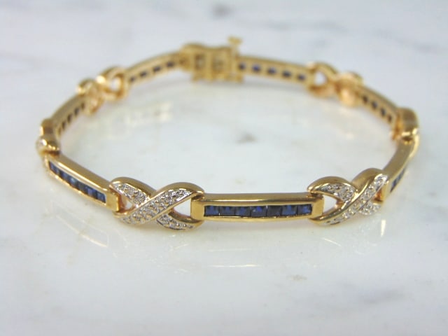 Womens Vintage 14K Gold Diamond & Sapphire Bracelet: A LOVELY WOMENS VINTAGE ESTATE 14K GOLD BRACELET WITH DIAMONDS AND SAPPHIRES. THE BRACELET MEASURES 7" LONG BY ABOUT 1/4" WIDE. THE BRACELET WEIGHS 13.4g. THERE ARE ABOUT .24cts OF DIAMONDS. ANY QUEST