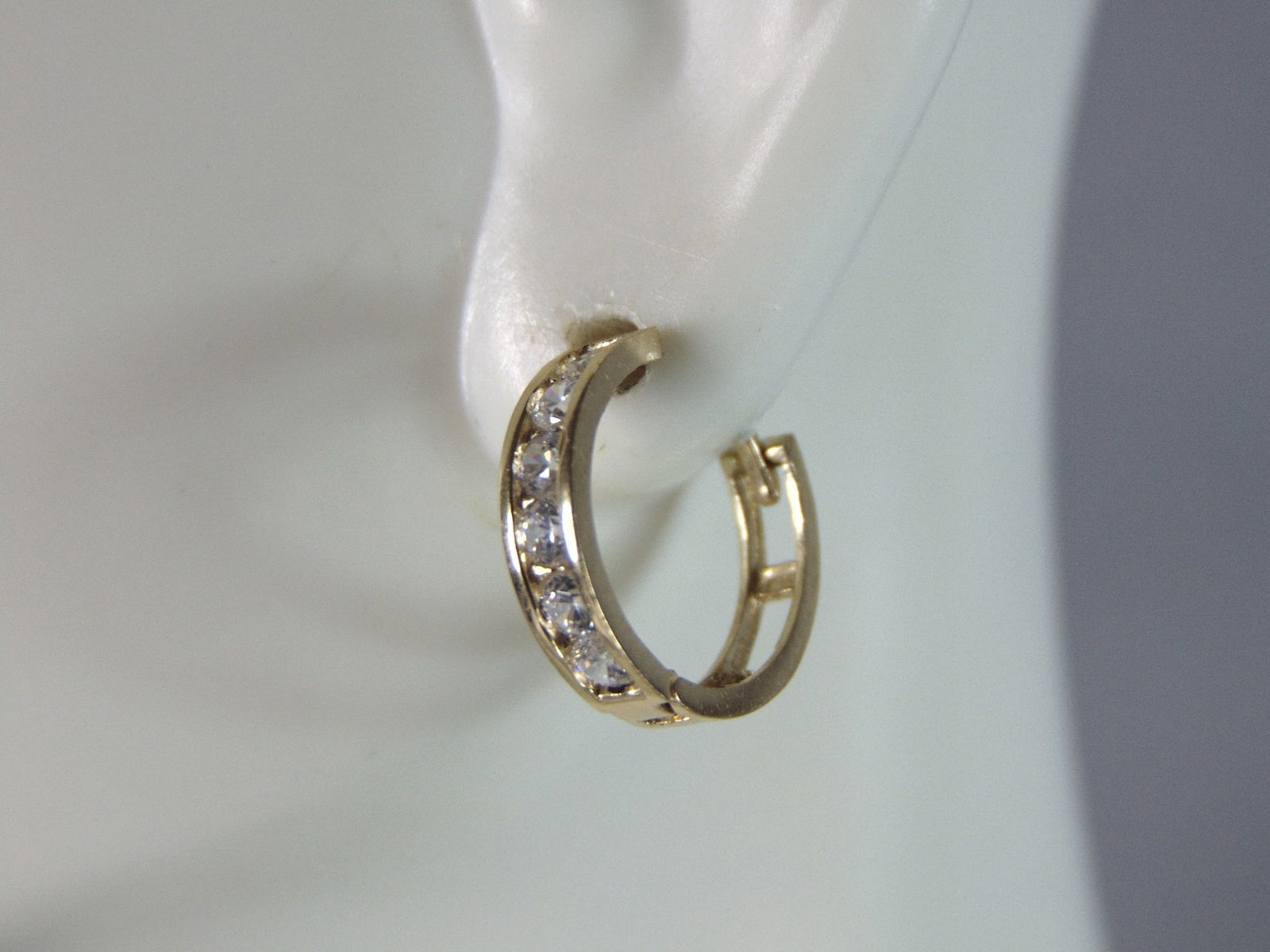 Womens Vintage Estate 14K Yellow Gold CZ Hoop Earrings (1 of 4)