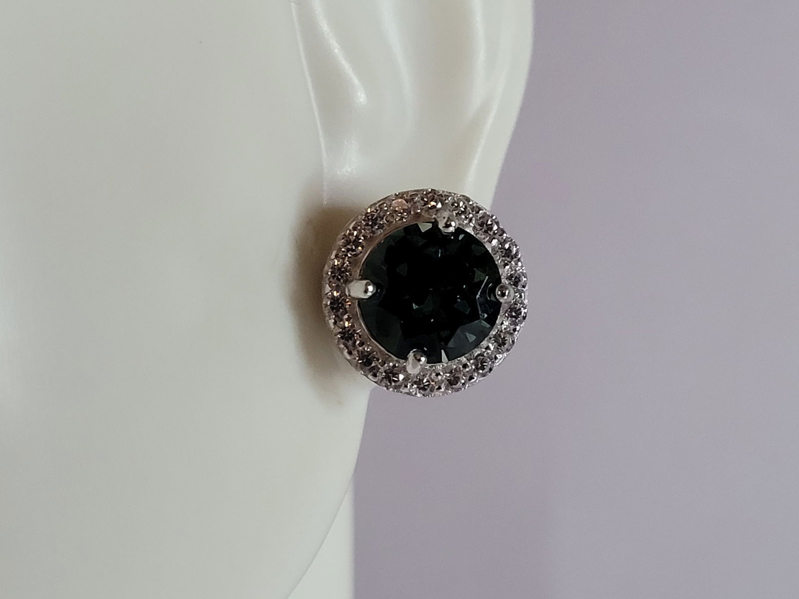 Womens Estate Sterling Silver Modernist CZ Earrings: A PAIR OF WOMENS STERLING SILVER CZ MODERNIST EARRINGS THAT WEIGH 4.5g AND MEASURES 1/2" WIDE. ANY QUESTIONS, PLEASE DO NOT HESITATE TO ASK. BE SURE TO CHECK OUT SOME OF MY OTHER GREAT ITEMS UP FOR SA