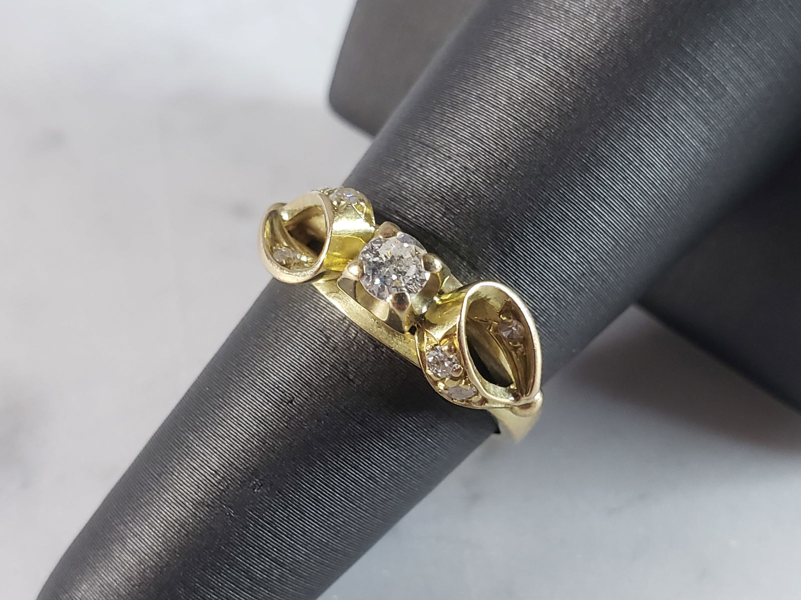 Womens Vintage Estate 14k Gold Diamond Ring (1 of 6)