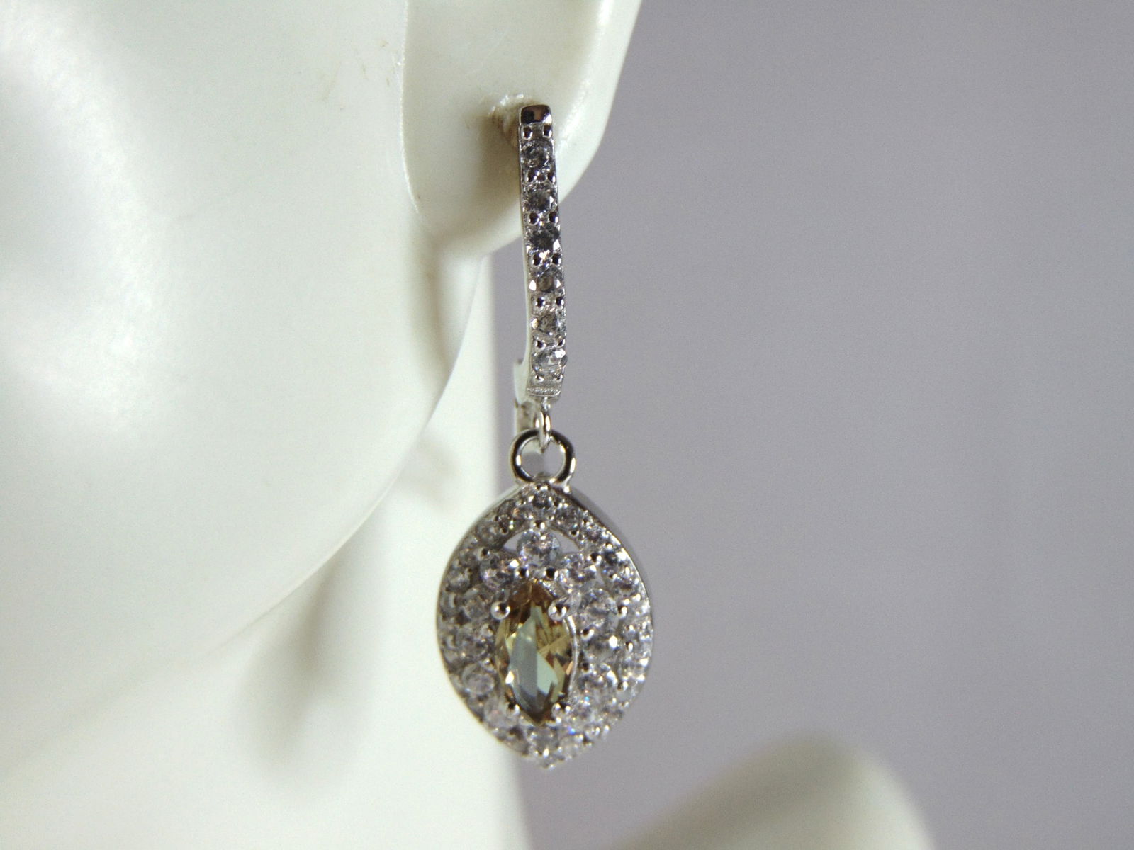 Womens Estate Sterling Silver Citrine Dangle Earrings: A PAIR OF WOMENS ESTATE STERLING SILVER CITRINE COLORED DANGLE EARRINGS. EARRINGS WEIGH 5.5g AND MEASURES 1 3/8" LONG BY 3/8" WIDE. ANY OTHER QUESTIONS, PLEASE DO NOT HESITATE TO ASK. BE SURE TO CHECK