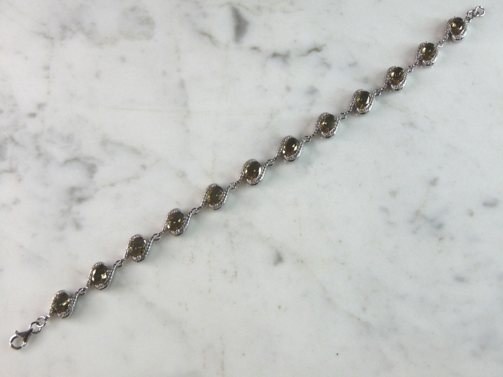 Womens Vintage Estate Sterling Silver Modernist Citrine Bracelet: FOR SALE IS A LOVELY VINTAGE ESTATE .925 STERLING SILVERMODERNIST CITRINE BRACELET. BRACELET MEASURES 8" LONG BY 3/8" WIDE AND WEIGHS 15.4g. THIS WOULD MAKE A LOVELY GIFT FOR THAT SOMEONE SPECIAL. ANY