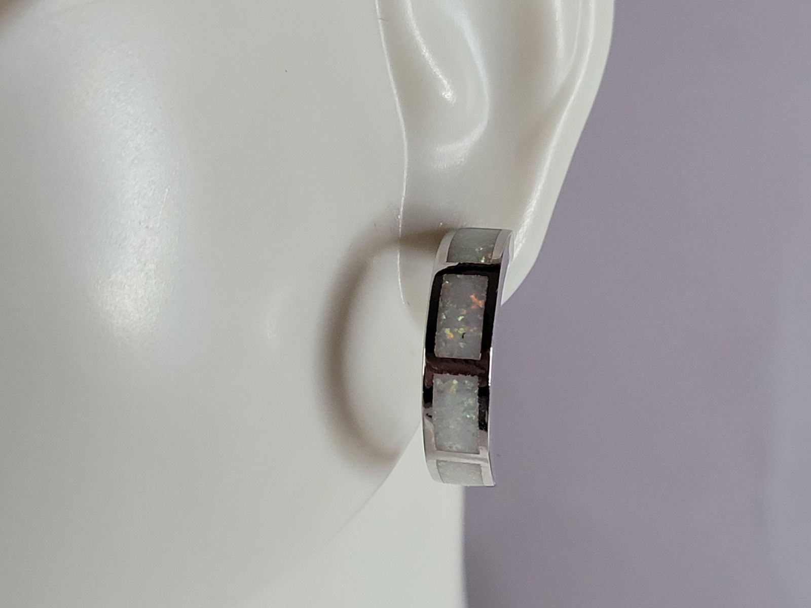 Womens Estate Sterling Silver Modernist Opal Earrings: A PAIR OF WOMENS STERLING SILVER OPAL COLORED EARRINGS THAT WEIGH 4.5g AND MEASURES 5/8" LONG BY 3/16" WIDE. NOT SURE IF STONES ARE REAL OR MAN MADE. ANY QUESTIONS, PLEASE DO NOT HESITATE TO ASK. BE S