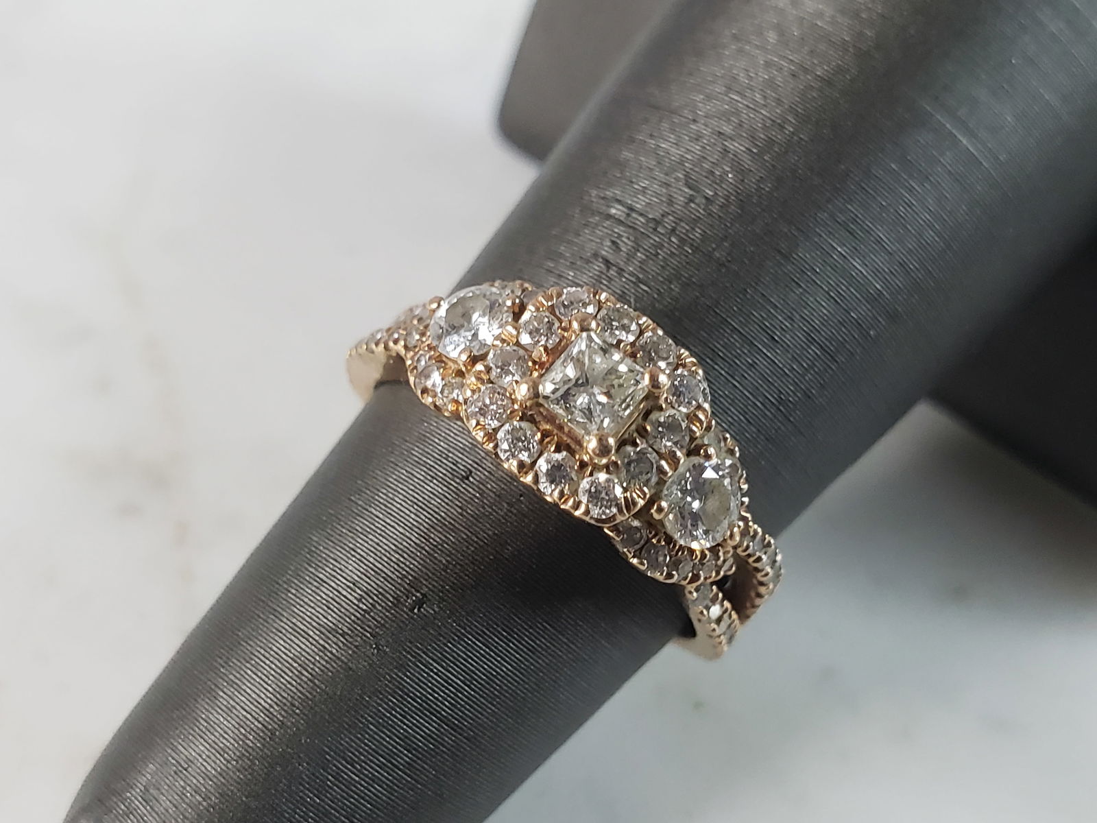 Exquisite Womens Vintage Estate 14K Rose Gold Diamond Ring (1 of 5)