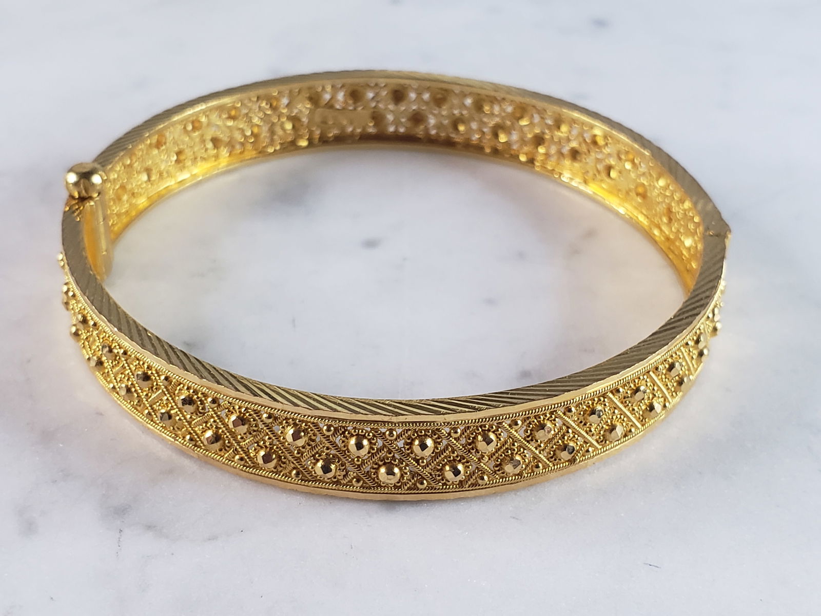 Womens Vintage Estate 22K Yellow Gold Bangle Bracelet (1 of 4)
