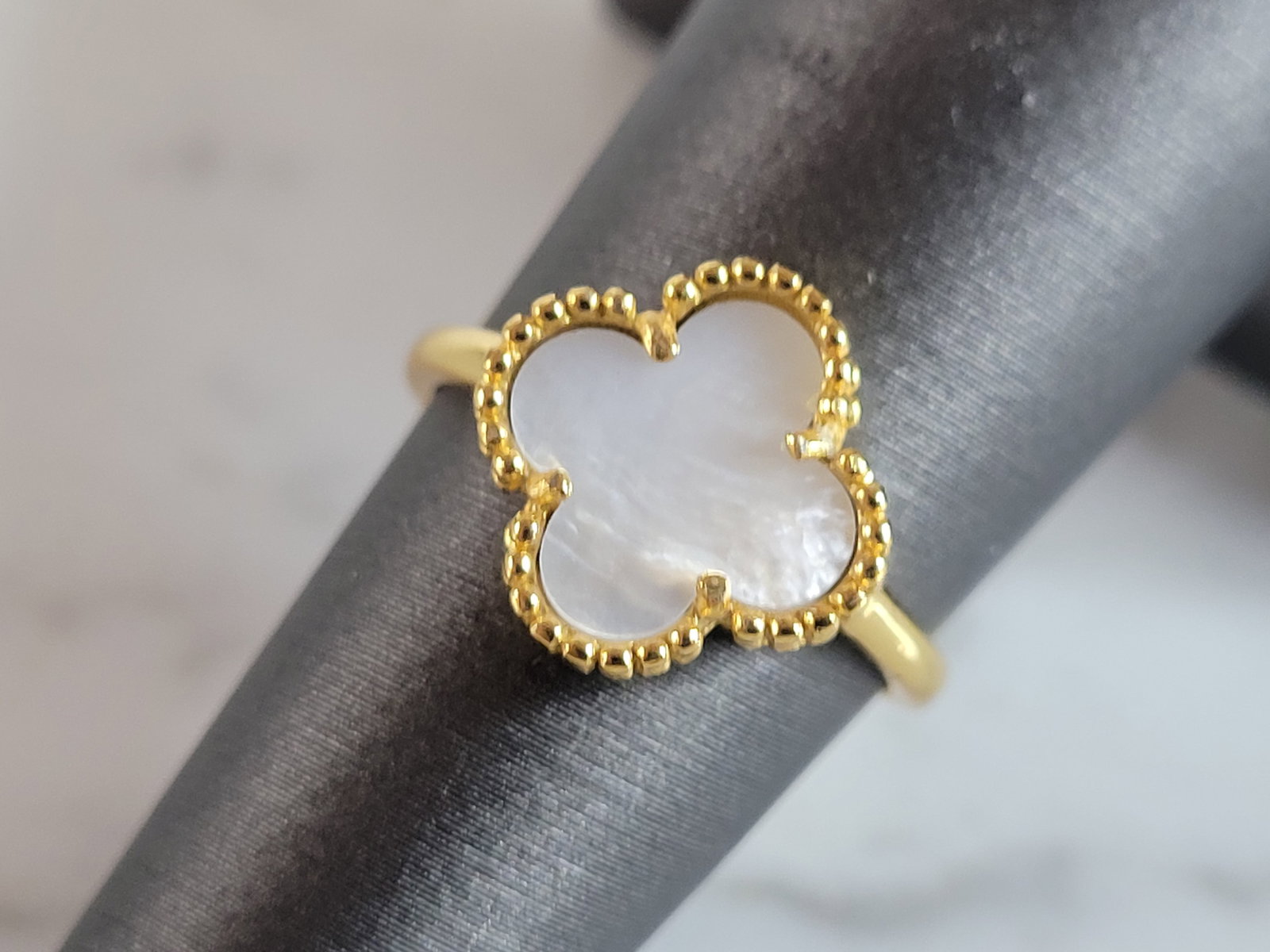 Womens Sterling Silver Gold Tone 4 Leaf Clover Ring: A WOMENS STERLING SILVER GOLD TONE 4 LEAF CLOVER RING. THE TOTAL WEIGHT IS 1.9g, AND IS A SIZE 7.0. THE WIDTH OF THE RING IS 1/2". RING DOES ADJUST A LITTLE AS WELL. THIS RING WOULD MAKE A GREAT GIFT