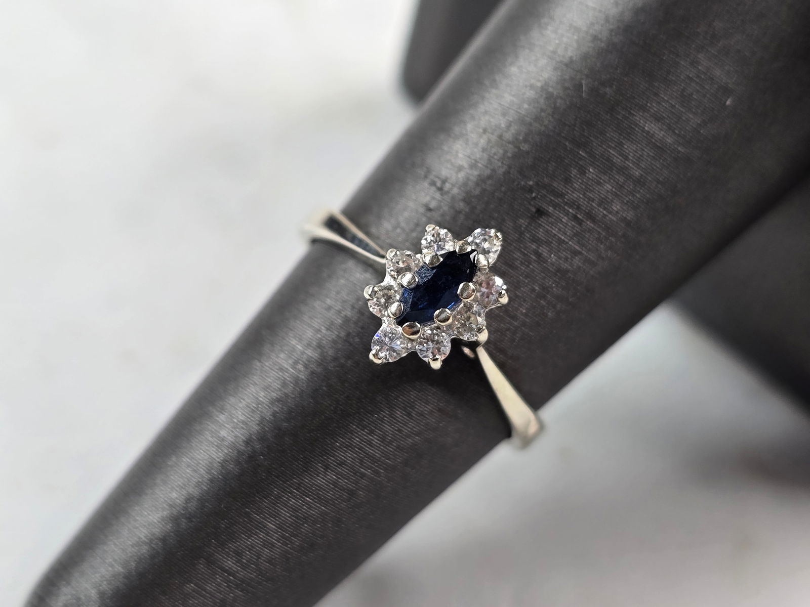 Womens Vintage Estate 14K White Gold Sapphire Diamond Ring (1 of 6)