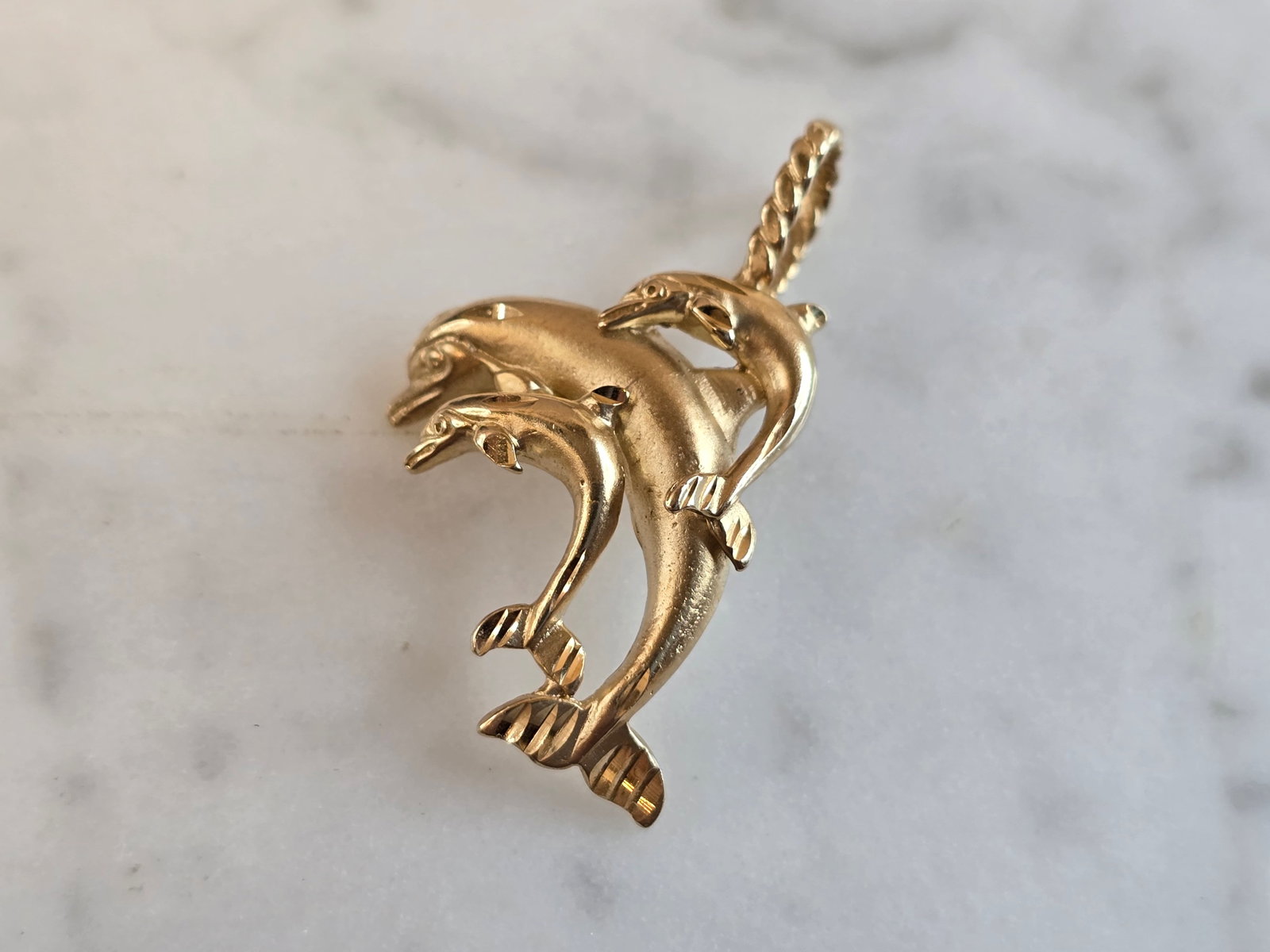 Womens Vintage Estate 14K Gold Michael Anthony Dolphin Pendant: A WOMEN'S VINTAGE ESTATE 14K YELLOW GOLD DOLPHIN PENDANT MADE BY MICHAEL ANTHONY IN 1988. PENDANT MEASURES 1 1/4" LONG BY 3/4" WIDE. TOTAL WEIGHT OF THE PENDANT IS 3.3g. WOULD MAKE A LOVELY GIFT FOR T