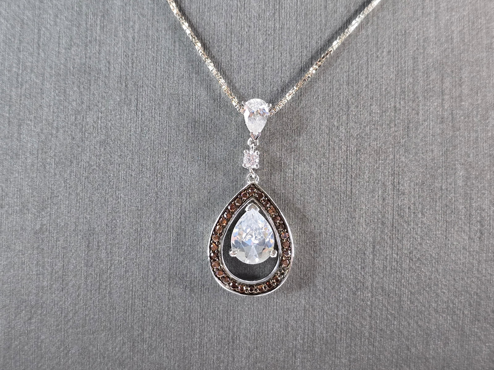 Womens Estate Sterling Silver Modernist Citrine CZ Pendant Necklace: A WOMENS VINTAGE ESTATE STERLING SILVER NECKLACE WITH A CITRINE & CZ PENDANT. THE PENDANT MEASURES 1 1/4" BY 7/8". THE NECKLACE MEASURES 18" LONG. TOGETHER THEY WEIGH 5.5g. NOT SURE IF THE STONE IS NA