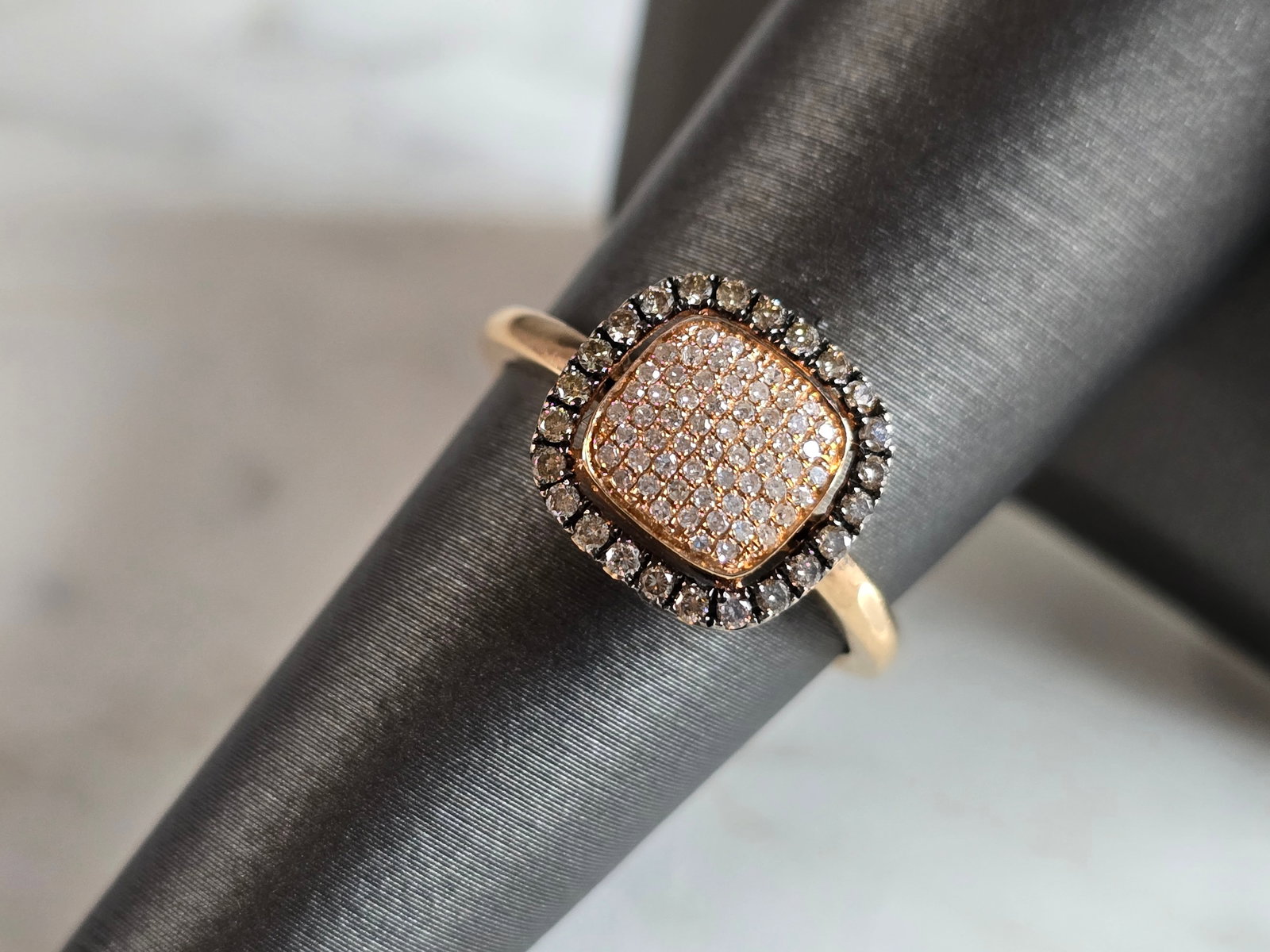 Womens Vintage Estate 14k Rose Gold Diamond Ring: A WOMENS VINTAGE ESTATE 14K ROSE GOLD DIAMOND RING. RING WEIGHS 2.3g, AND IS A SIZE 7.25, AND THE WIDTH IS 3/8". THERE ARE ABOUT 90 TINY DIAMONDS. RING IS STAMPED "14K". ANY QUESTIONS PLEASE DON'T HES