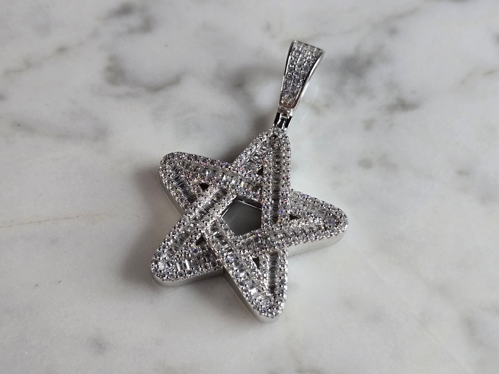 Womens Vintage Estate Sterling Silver CZ Star Pendant: A WOMENS VINTAGE ESTATE STERLING SILVER CZ STAR PENDANT. THE PENDANT WEIGHS 11.0g, AND MEASURES 1 7/8" BY 1 1/8". MAKES A GREAT GIFT FOR THAT SPECIAL SOMEONE. ANY QUESTIONS, PLEASE DO NOT HESITATE TO