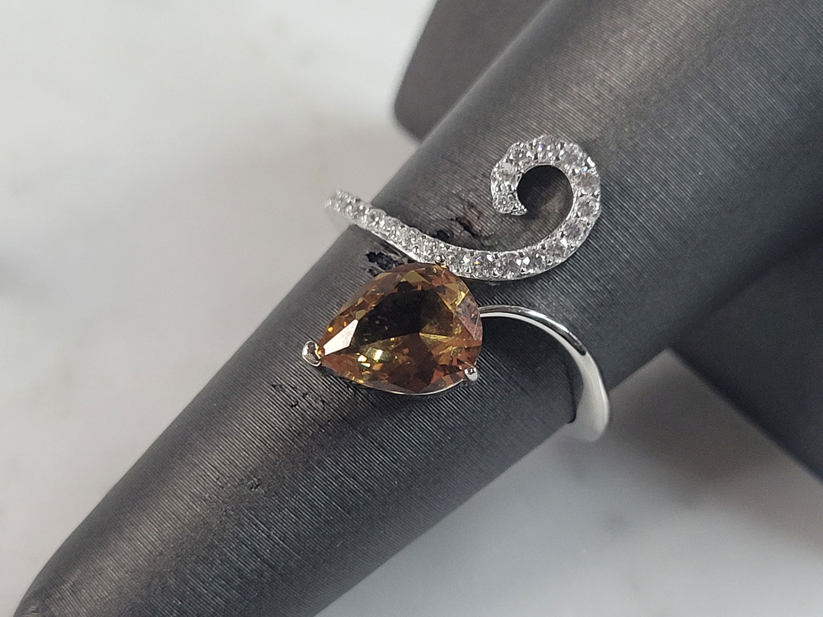 Womens Estate Sterling Silver Citrine Ring: A WOMENS ESTATE STERLING SILVER MODERNIST RING. THE RING IS A SIZE 7.5 AND WEIGHS 3.2g. STONE IS A CITRINE COLORED GLASS. WIDTH OF THE RING IS ABOUT 3/4". THE RING MAKES A BEAUTIFUL, IMPRESSIVE GIFT F