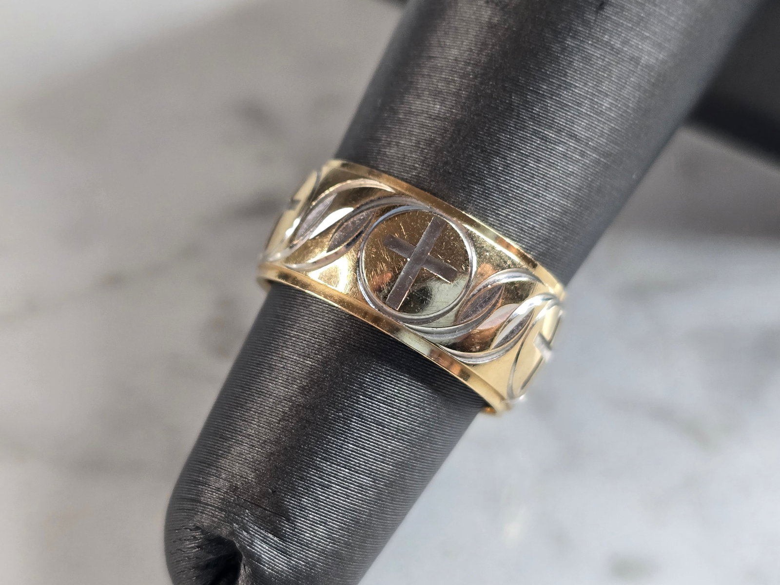 Womens Vintage Estate 14K Yellow Gold Religious Cross FG Ring: A BEAUTIFUL WOMEN'S VINTAGE ESTATE 14K YELLOW GOLD RELIGIOUS CROSS RING THAT WAS MADE BY FREDERICK GOLDMAN. THE RING WEIGHS 5.4g, AND IS A SIZE 4.75. THE WIDTH OF THE RING IS 5/16". ANY QUESTIONS, PLE