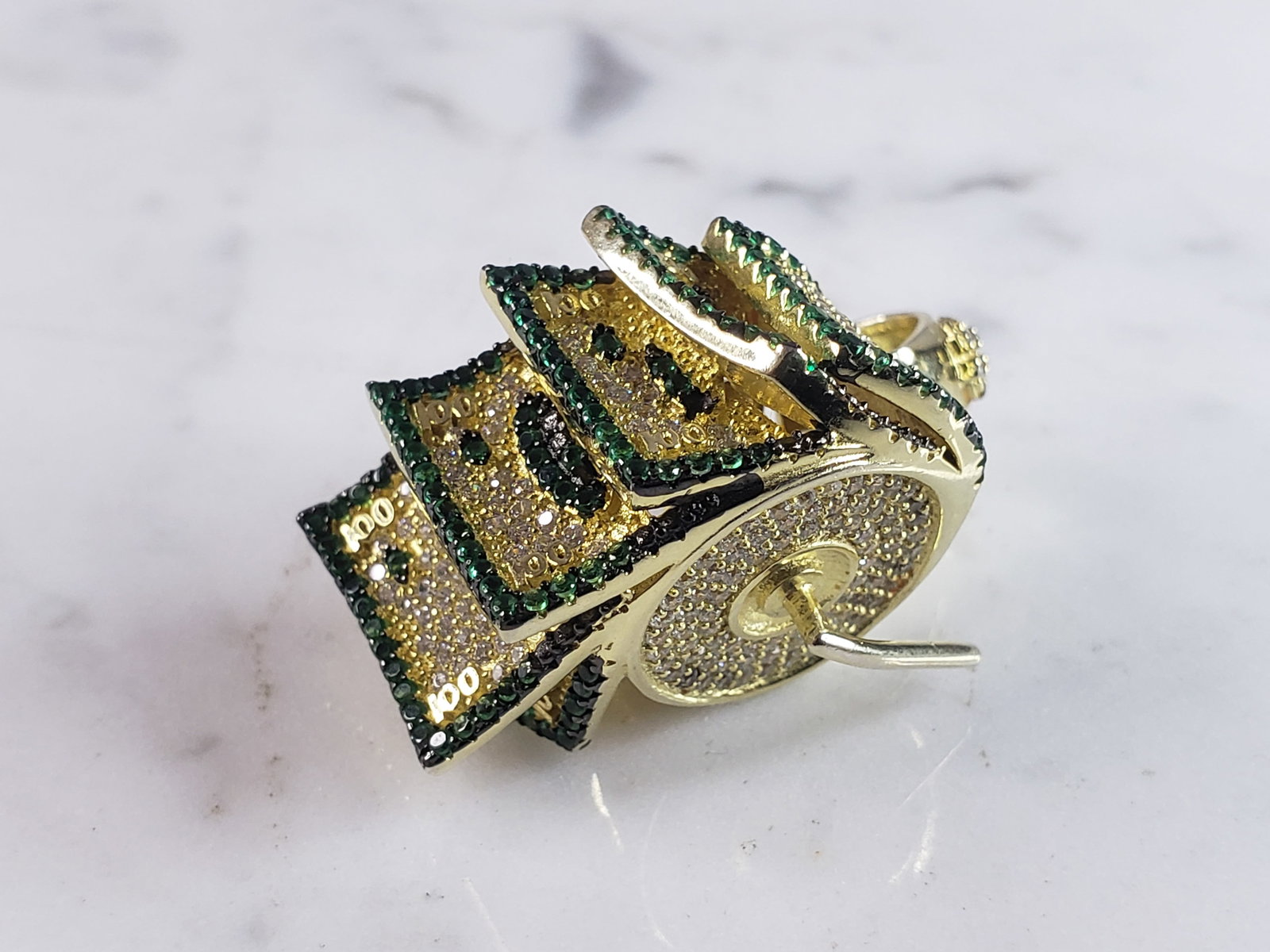 Vintage Estate Sterling Silver Money Wheel Pendant: A VINTAGE ESTATE STERLING SILVER GOLD TONE MONEY WHEEL PENDANT THAT WEIGHS 15.5g. THE PENDANT MEASURES 1 1/2" LONG BY 1/2" WIDE. MARKED 925 ON THE BALE. MAKES A GREAT GIFT FOR THAT SPECIAL SOMEONE. AN