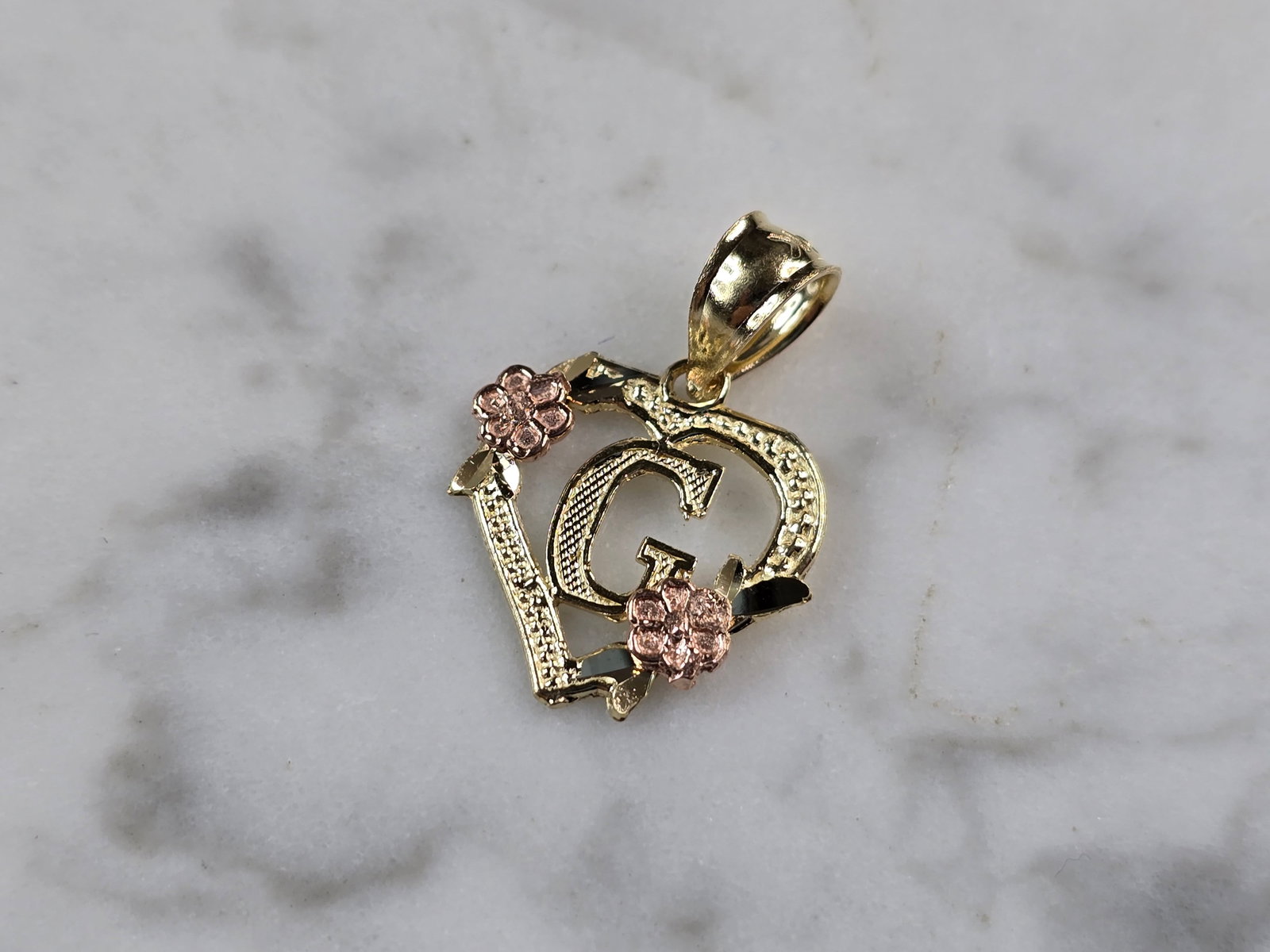 Womens 10K Yellow & Rose Gold Initial Letter " G " Heart Pendant: A WOMENS 10K YELLOW & ROSE GOLD "G" HEART PENDANT. PENDANT MEASURES 3/4" LONG BY 5/8" WIDE. TOTAL WEIGHT OF THE PENDANT IS 0.9g. WOULD MAKE A LOVELY GIFT FOR THAT SOMEONE SPECIAL. ANY QUESTIONS PLEASE