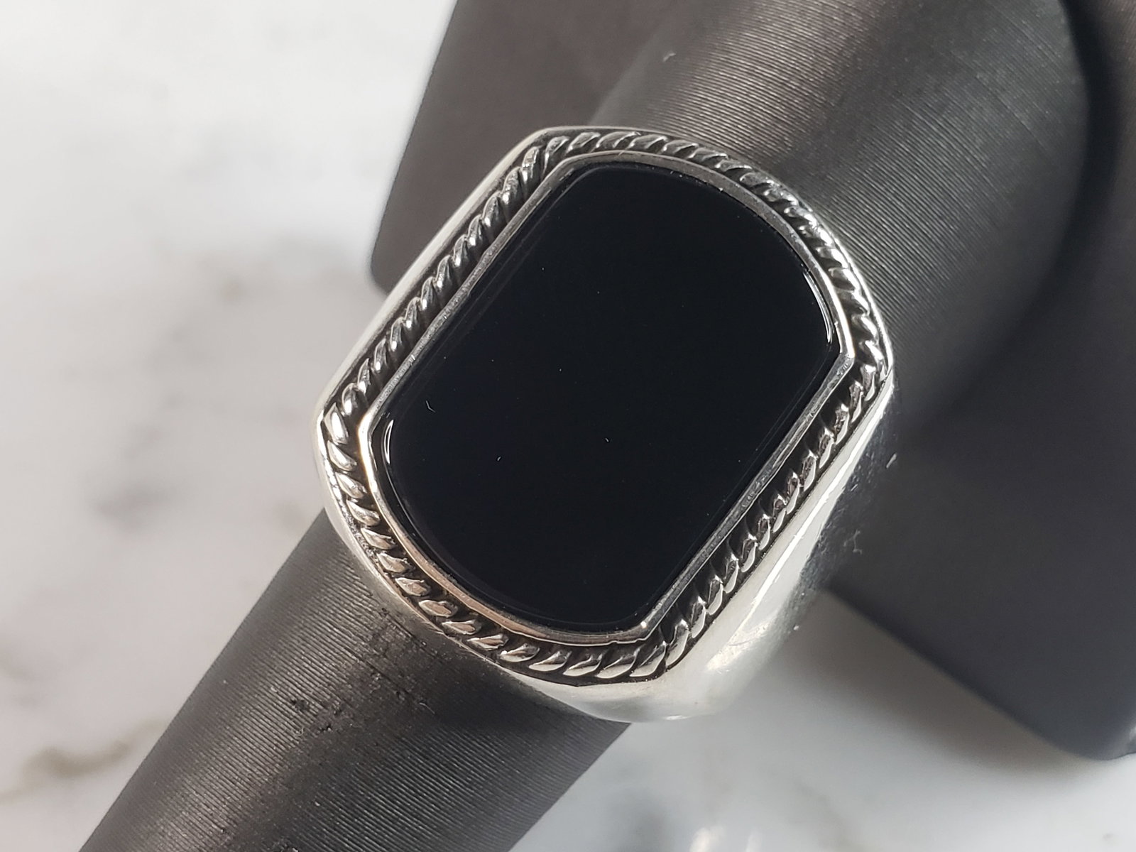 Mens Estate Sterling Silver Modernist Onyx Ring: FOR SALE IS THIS MENS ESTATE STERLING SILVER MODERNIST ONYX RING. THE RING WEIGHS 13.2g AND IS A SIZE 9.0. THIS RING WOULD BE A WONDERFUL GIFT FOR THAT SPECIAL SOMEONE. ANY QUESTIONS PLEASE DO NOT HES