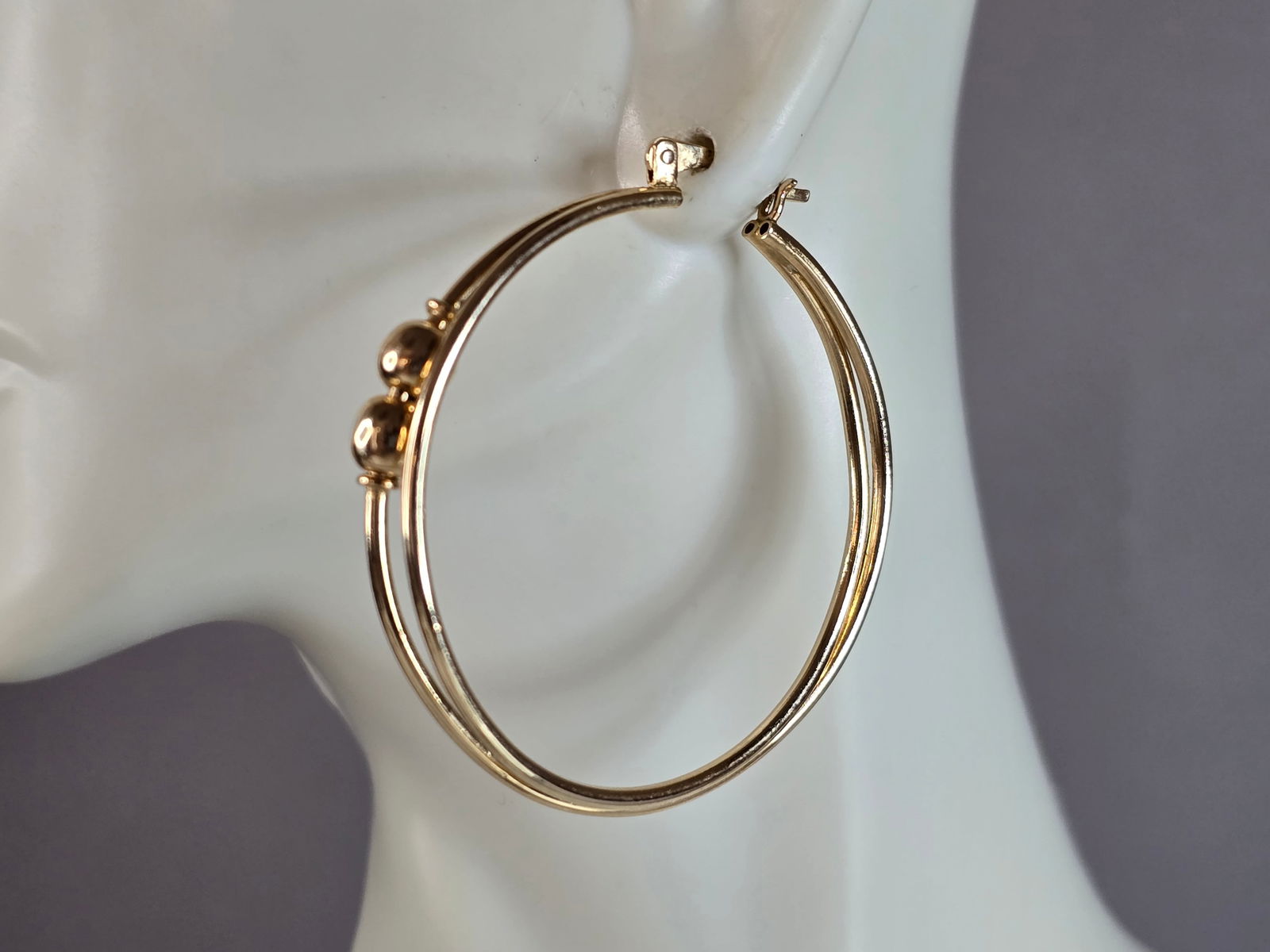 Pr Womens Vintage Estate 14K Yellow Gold Hoop Earrings: A PAIR OF WOMENS VINTAGE ESTATE 14K YELLOW GOLD HOOP EARRINGS. THE EARRING WEIGH 9.0g, AND MEASURE 1 3/4" BY 1 1/2". EARRINGS ARE NOT MARKED, BUT HAVE BEEN TESTED AND ARE GUARANTEED TO BE AS DESCRIBED