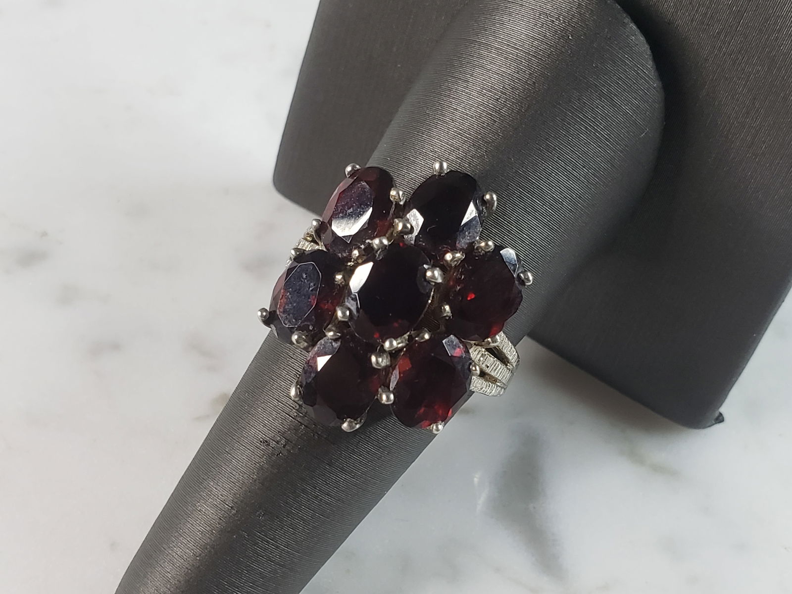 Womens Vintage Estate Sterling Silver Modernist Floral Ring: FOR SALE IS THIS WONDERFUL WOMENS VINTAGE ESTATE STERLING SILVER MODERNIST FLORAL GARNET COLORED RING. NOT SURE IF STONE IS NATURAL OR MAN MADE. THE RING WEIGHS 6.7g, AND IS A SIZE 9.0. ANY QUESTIONS